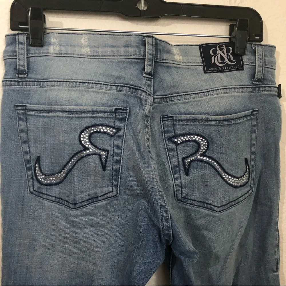 ROCK & REPUBLIC Jeans Boot Cut Distressed Light Wash Low Rise Bling Back Pockets - Picture 14 of 16